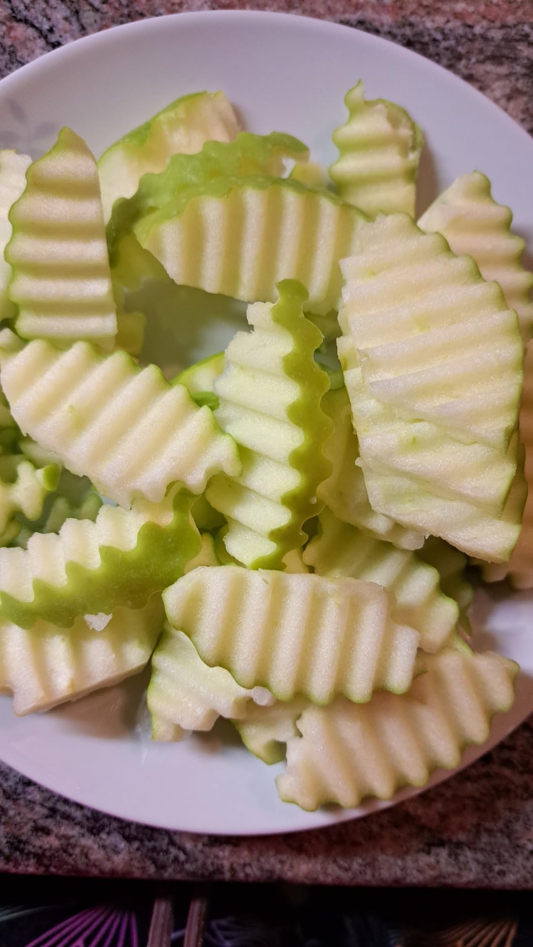 Quelcc Taglio Ondulata coltello ondulato nero 17 cm