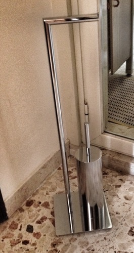 Wenko Recco piantana bagno satinato con scopino silicone