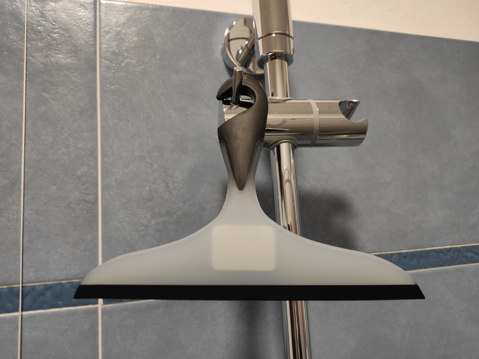 Wenko Loano Tergidoccia Vetro 23 cm Azzurro Bianco con Gancio