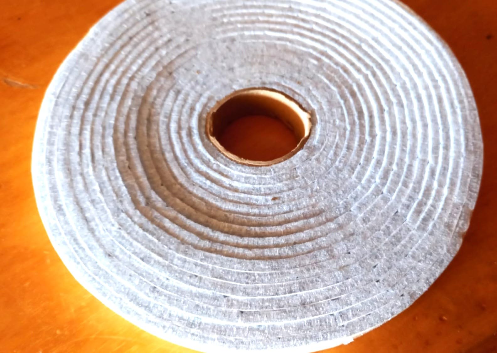Quelcc Feltro Autoadesivo Grigio Rotolo 6m x 2 cm Antigraffio