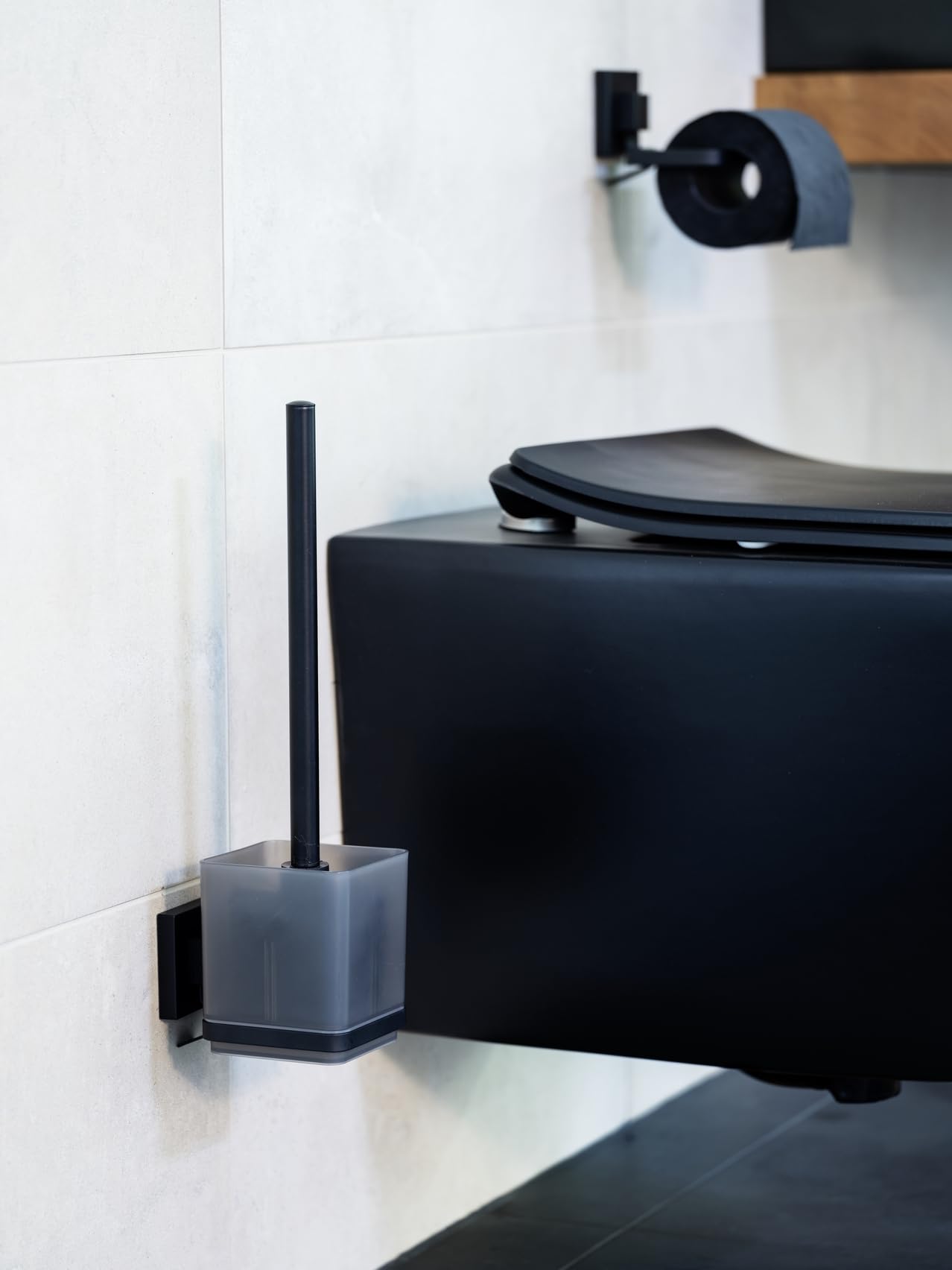 Wenko Quadro set scopino WC da parete nero con supporto