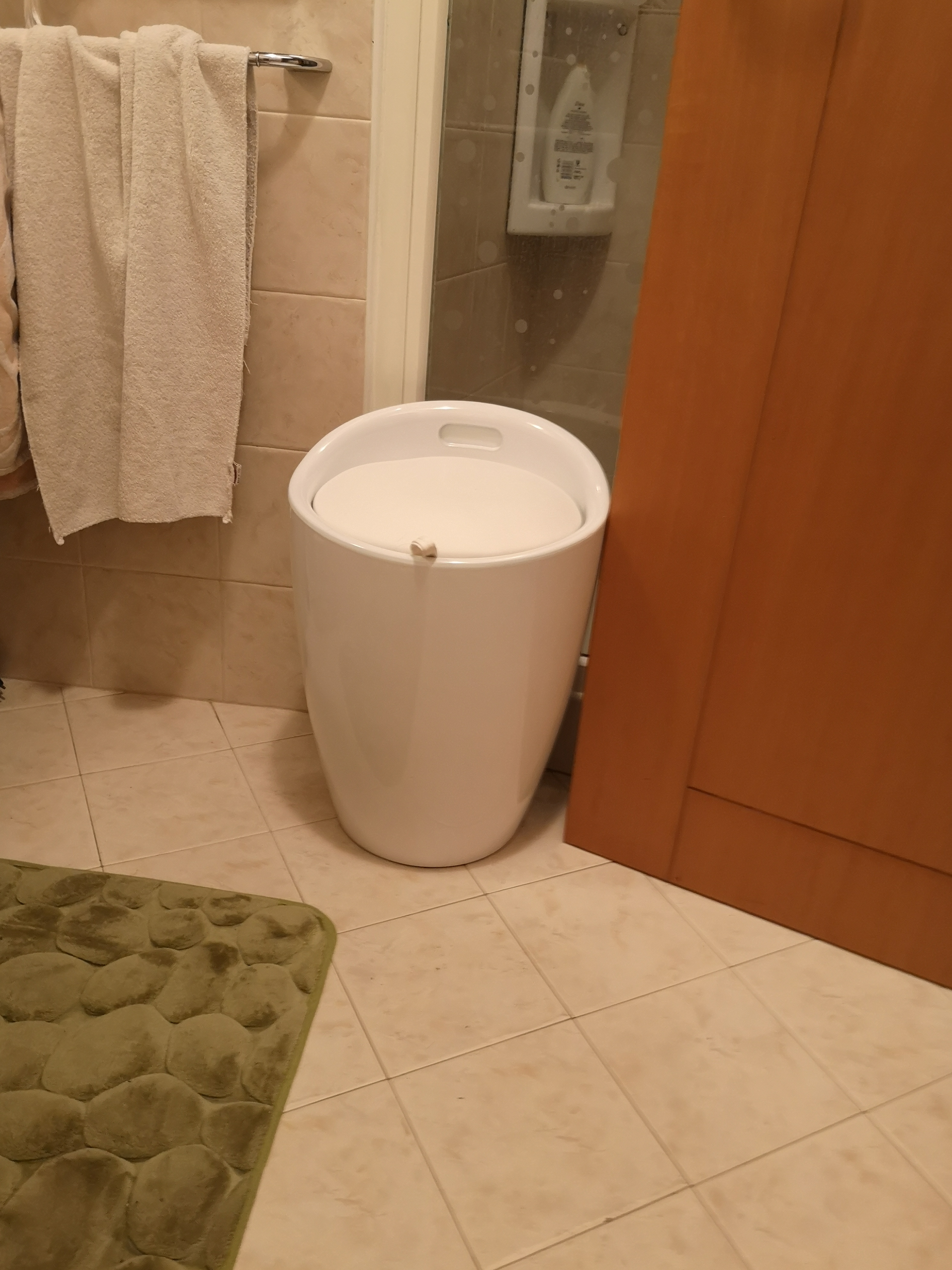 Wenko Candy sgabello portabiancheria bianco nero 20L