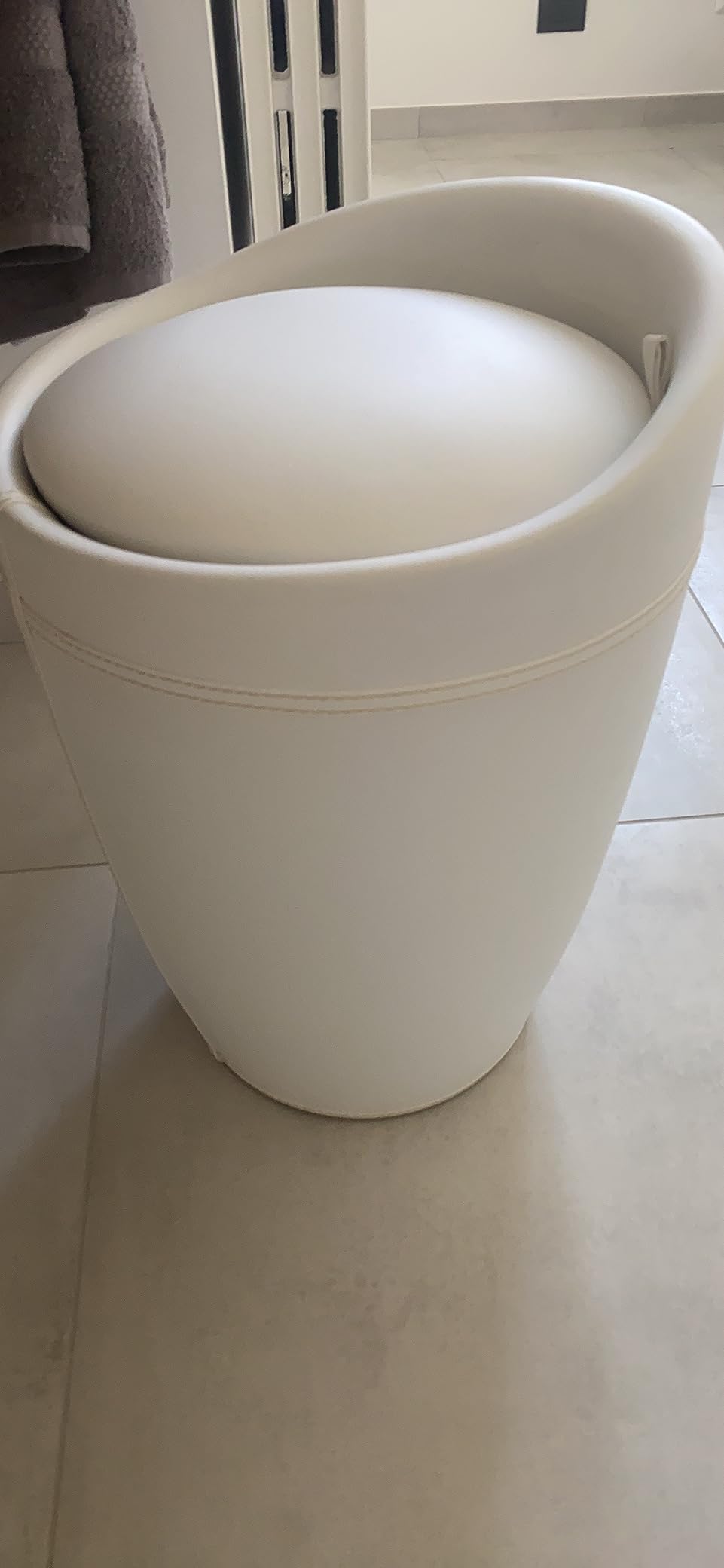 Wenko Sgabello Portabiancheria Nero 20 Litri Imbottito