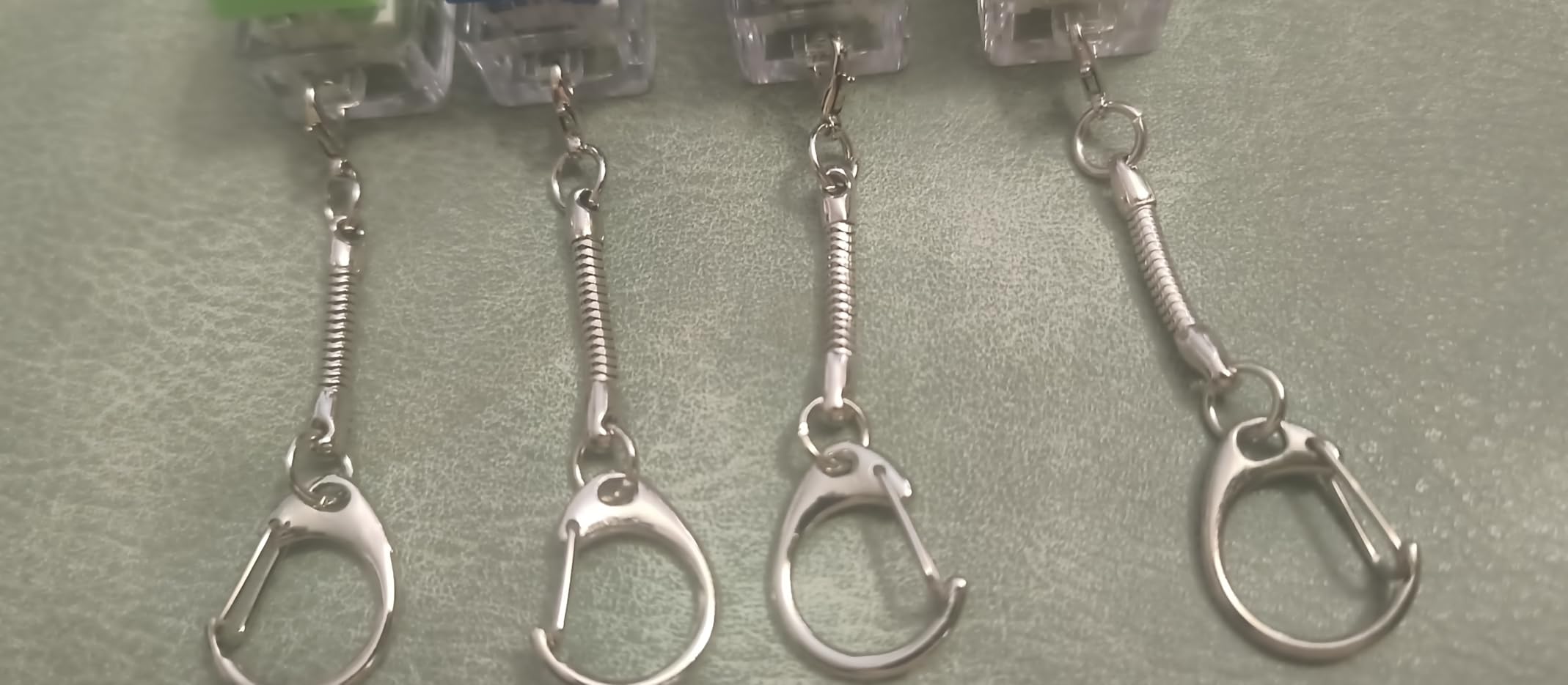 Quelcc tastiera fidget portachiavi antistress 4 pezzi click