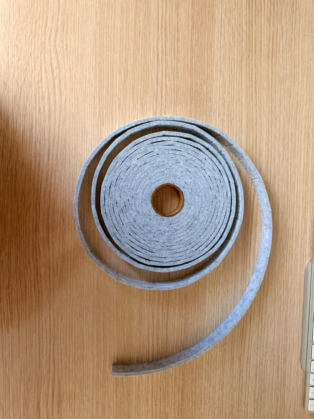 Quelcc Feltro Autoadesivo Grigio Rotolo 6m x 2 cm Antigraffio