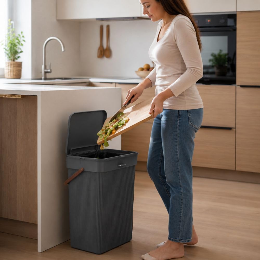 Cecaro Group Pattumiera 10 Litri Bianca con Coperchio