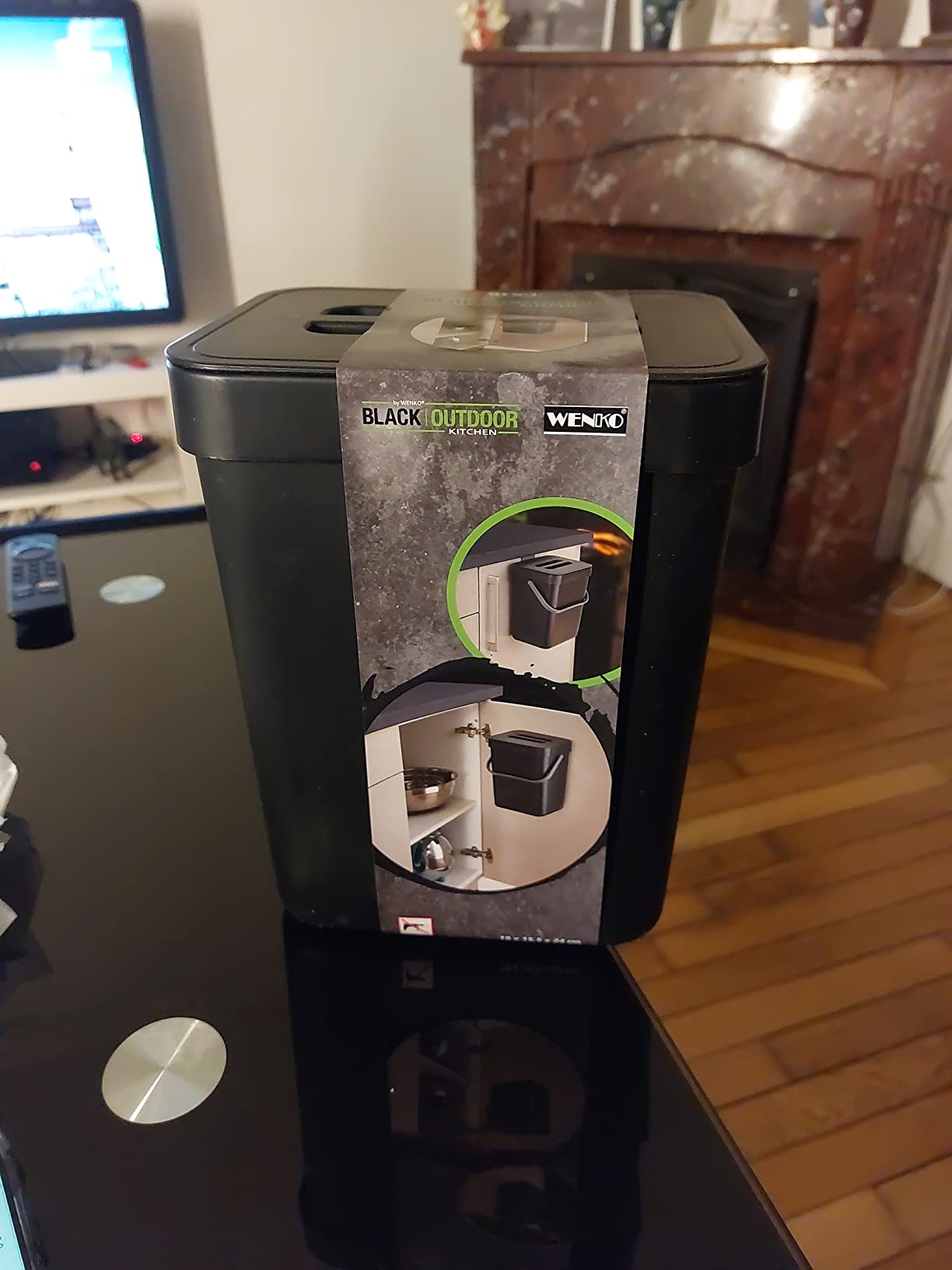 Wenko Tago pattumiera 5 L nera con manico sopra porta