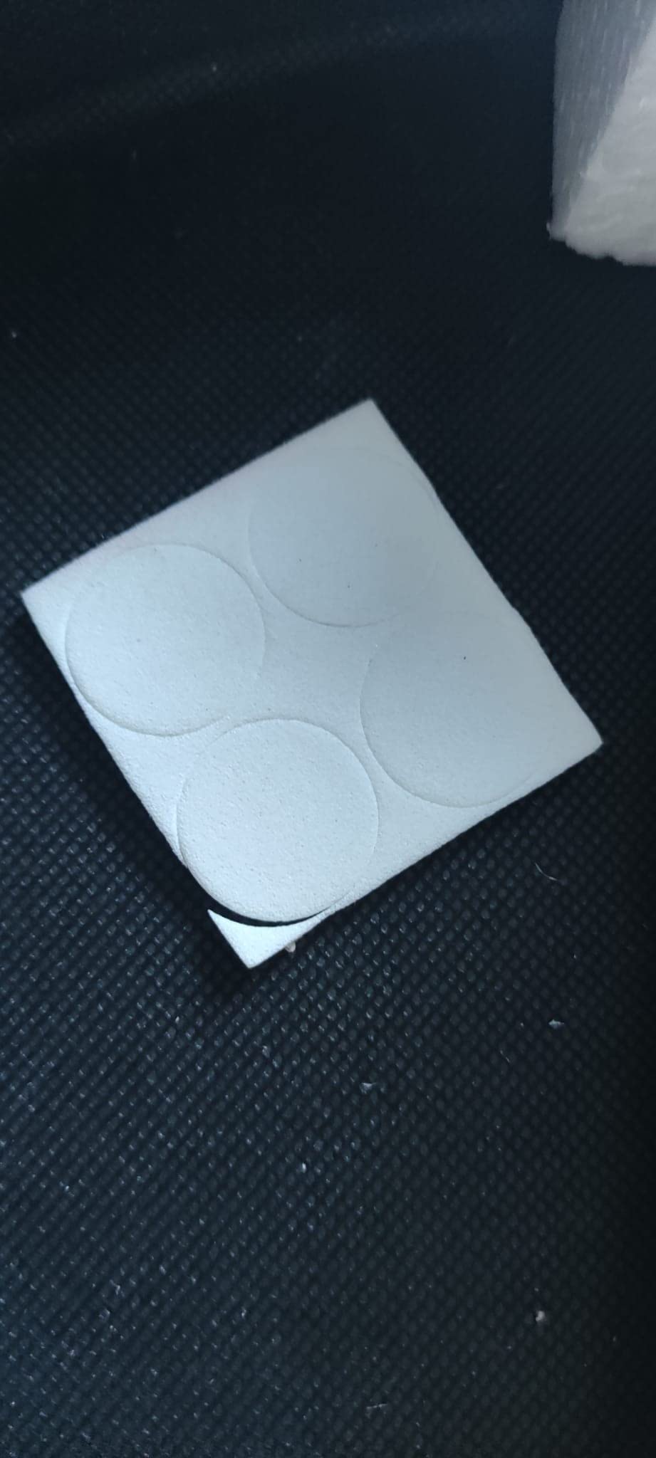 Wenko Finja tavolino rotondo bianco naturale con vassoio