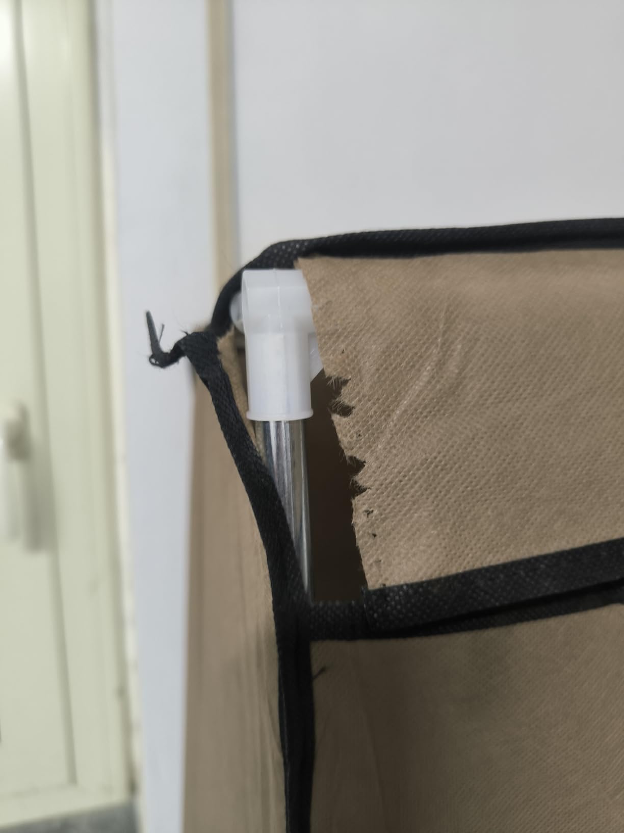 Cecaro Group armadio in tessuto beige 2 ripiani 3 cassetti
