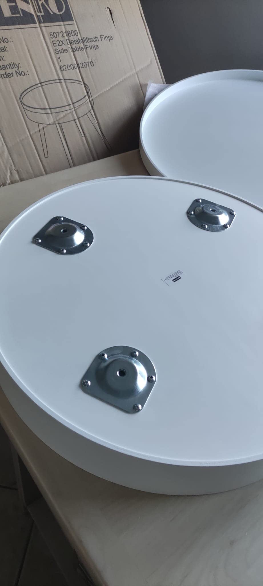 Wenko Finja tavolino rotondo bianco naturale con vassoio
