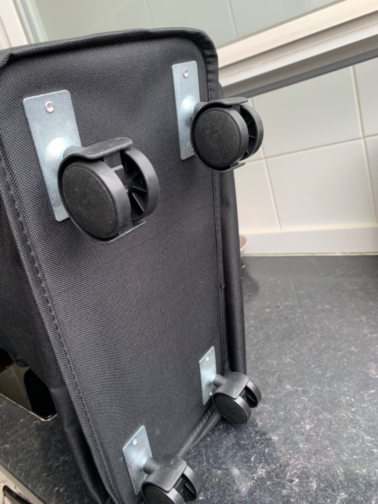Wenko Corno cesto portabiancheria nero 43 l con ruote