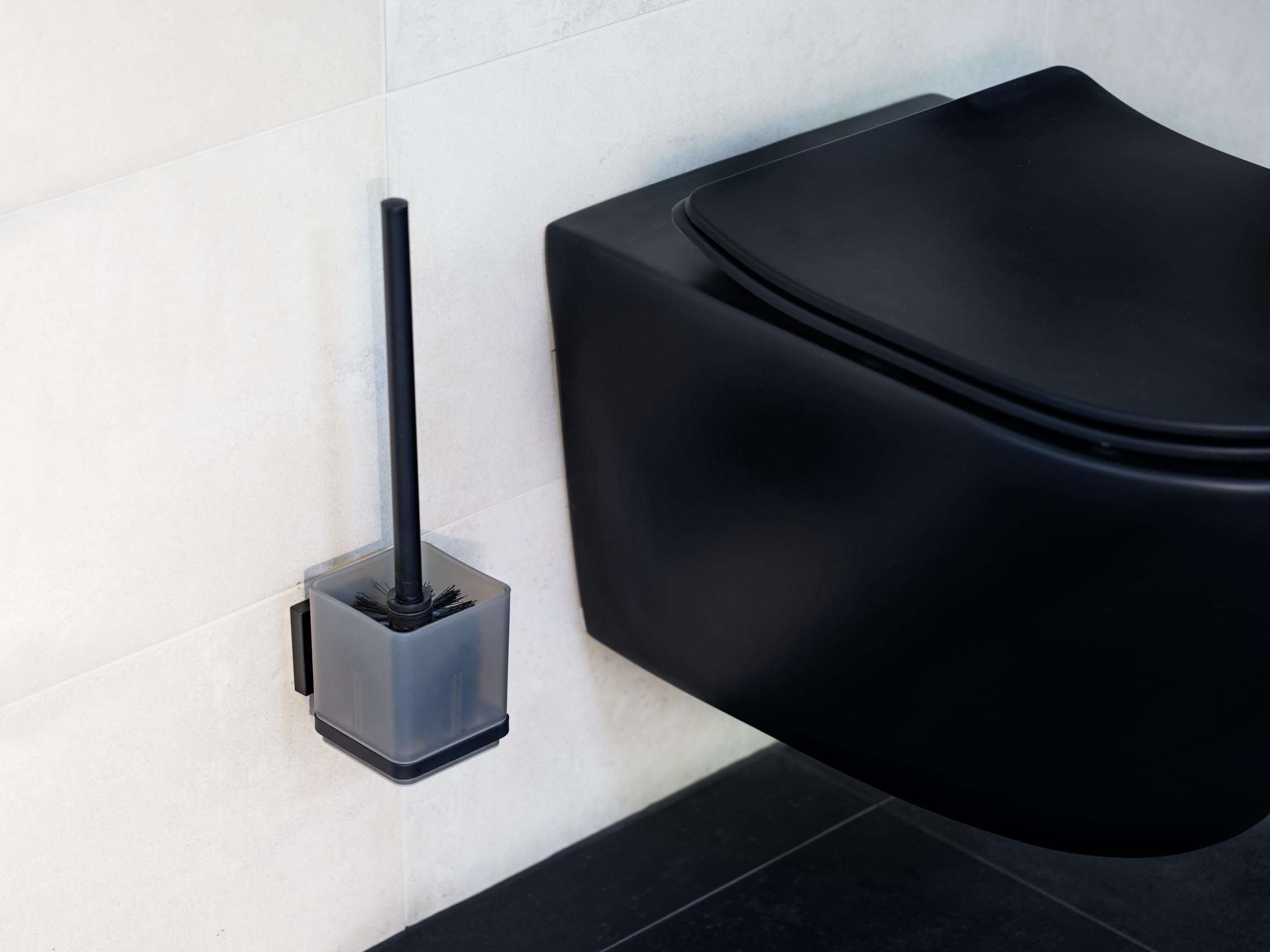 Wenko Quadro set scopino WC da parete nero con supporto