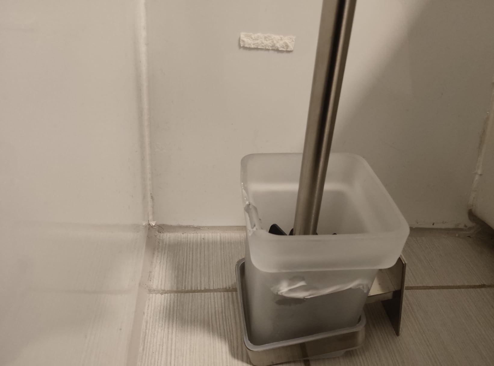 Wenko Genova Turbo-Loc set bagno opaco con scopino